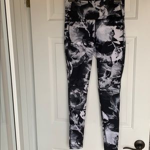 Lucy perfect Core Legging Size  SM